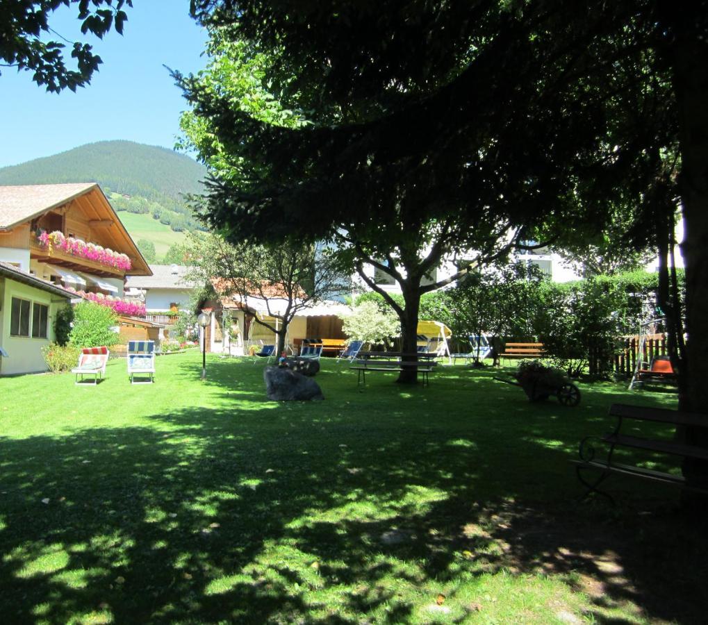 Zimmervermietung Zum Weissen Roessl Sarentino Exterior foto