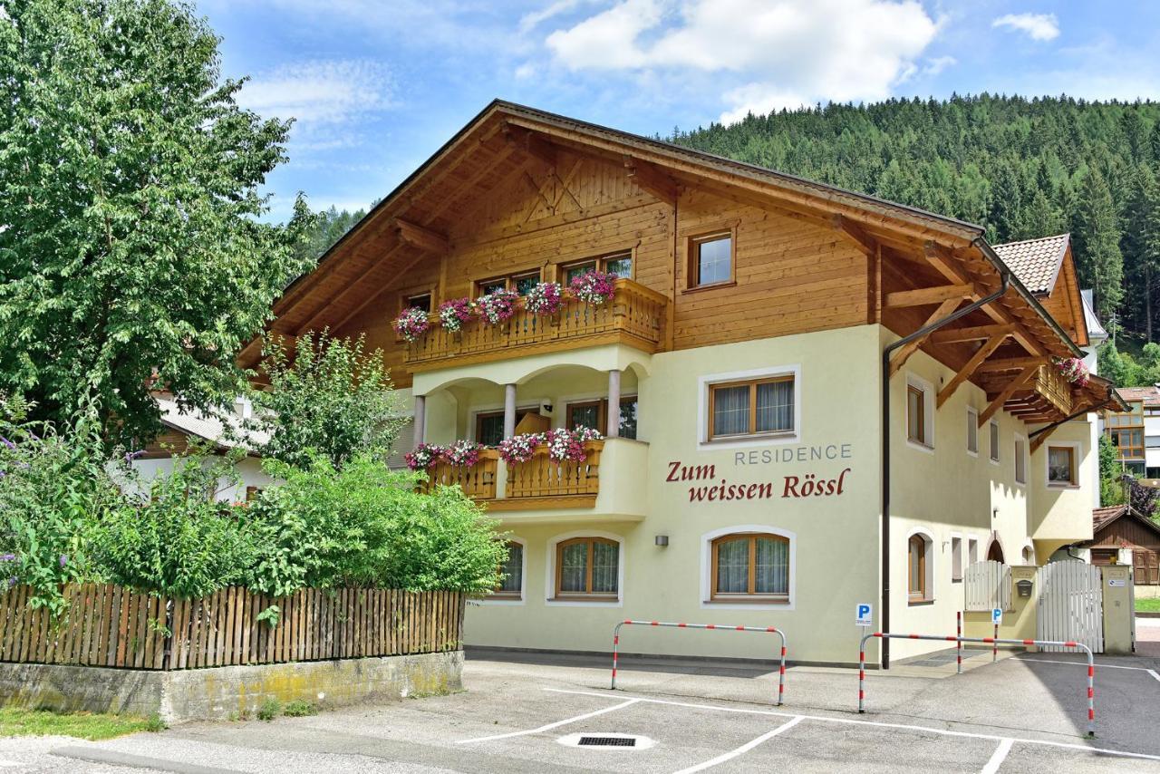 Zimmervermietung Zum Weissen Roessl Sarentino Exterior foto