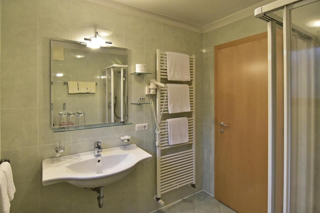 Zimmervermietung Zum Weissen Roessl Sarentino Exterior foto